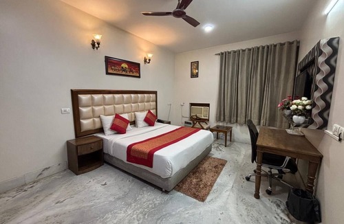 DLF City Hotel | The Lalit Vibes