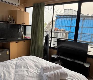 Meera Nagar Apartment | The Loft Under the Stars Private BR with Terrace