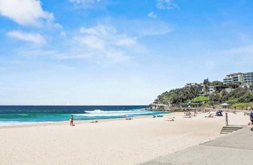 Bronte Apartment | The Lookout | Watch Whales From Your Window