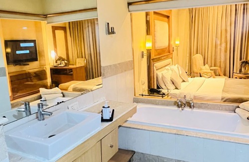 Sushant Lok Hotel | The Luxotic Suites