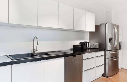 Newtown House | The Newtown Haven with Private Parking