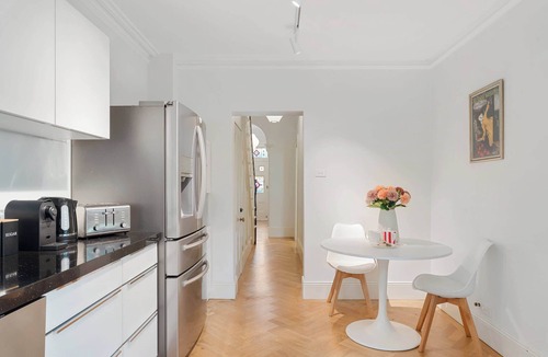 Newtown House | The Newtown Haven with Private Parking