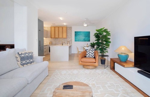 Newcastle Apartment | The Novocastrian Classic Charm by Newcastle Beach