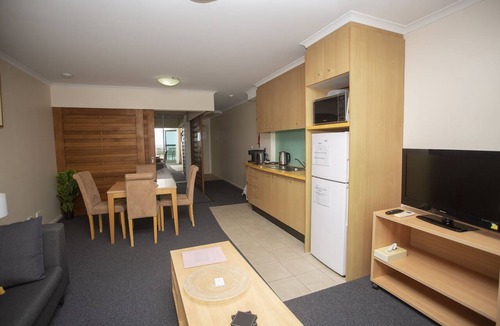 The Entrance Apartment | THE OAKS WATERFRONT APARTMENT