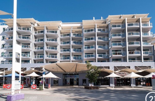 The Entrance Apartment | The Oaks Waterfront Resort, Unit 421