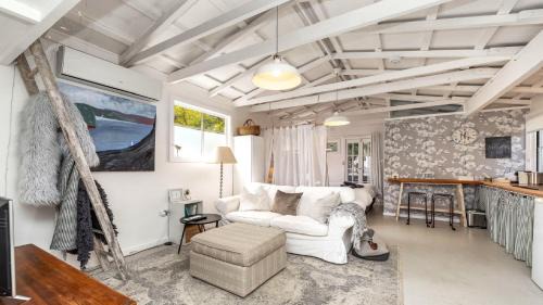 Pretty Beach Central Coast House | 'The Pelicans Nest at Pretty Beach' by HolidayCo