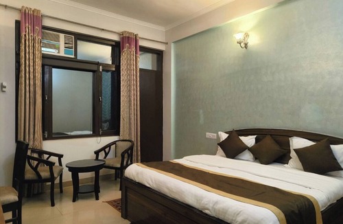 Bhimtal Hotel | The Pine Oak Resort