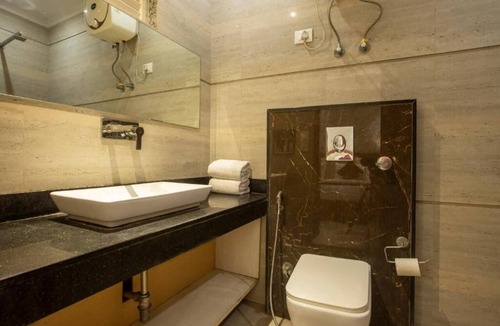 South West Resort | The Plaza Arch Premium - Del IGI Airport