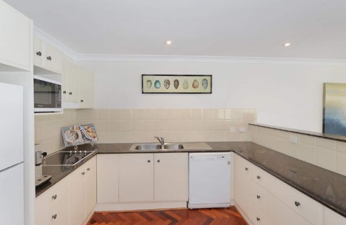 Avoca Beach House | The Point on Cliff - Two Levels and Views