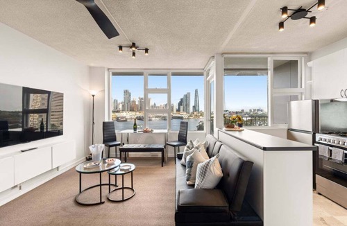 McMahons Point Apartment | The Postcard - Harbour Bridge & Opera House Views