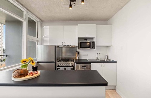 McMahons Point Apartment | The Postcard - Harbour Bridge & Opera House Views
