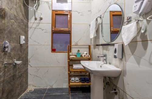 Gunehr Hostel | The Premium Hood Bir Billing