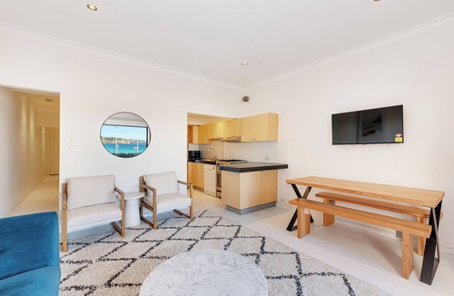 Bondi Beach Apartment | The Retreat: Beachfront View + Offstreet parking