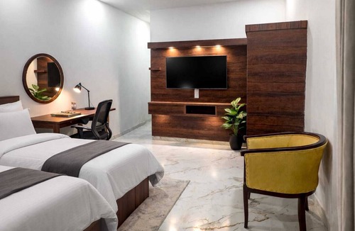 Nawada Hotel | THE ROYAL HEIGHT