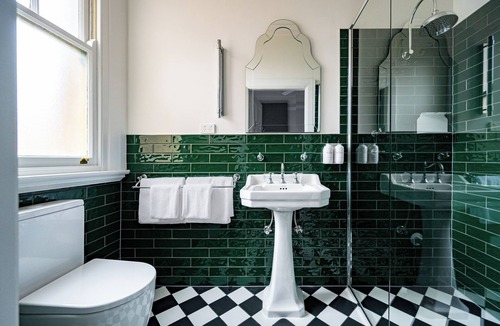 The Rocks Hotel | The Russell Boutique Hotel