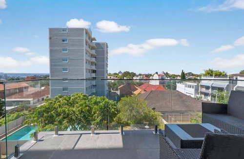 Bondi Junction Apartment | The Serene Urban Retreat | Harbour Views & Pool