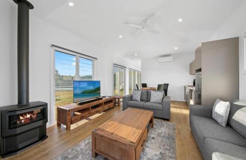 Lovedale House | The Shiraz Villa at Molly Morgan Wines