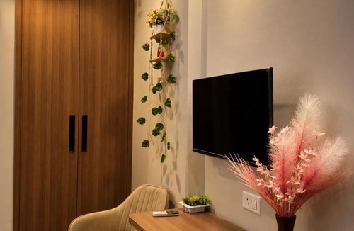 Greater Noida Bed & Breakfast | The Sky Cabin