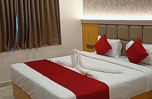 Dwarka Hotel | The Sky Comfort Hotel Mahi