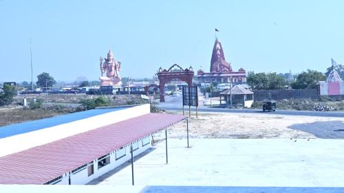 Dwarka Hotel | The Sky Comfort Hotel Mahi