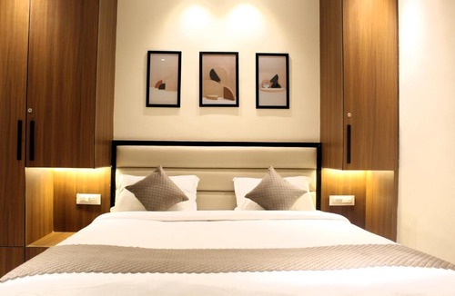 Hyderabad Hotel | The Vantage Inn, near US Consulate Gachibowli Hyderabad