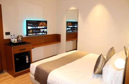 Hyderabad Hotel | The Vantage Inn, near US Consulate Gachibowli Hyderabad