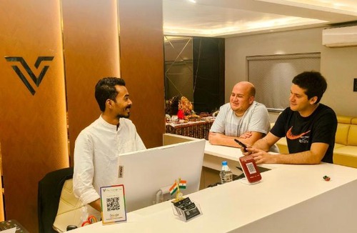 Hyderabad Hotel | The Vantage Inn, near US Consulate Gachibowli Hyderabad