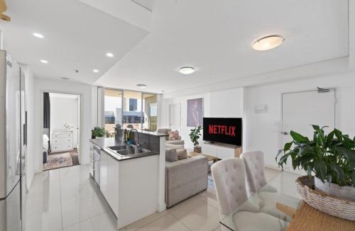Parramatta CBD Apartment | The Viewpoint - Elegant 2BR Stay with Parking