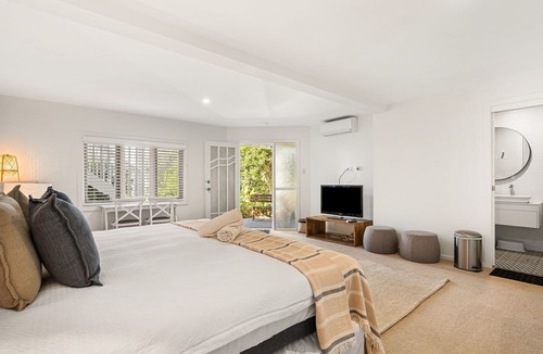 Pretty Beach Central Coast Cabin | The Wagstaffe Escape is a private granny flat condo is the perfect accommodation for couples or sing