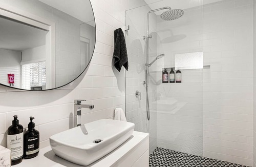 Pretty Beach Central Coast Cabin | The Wagstaffe Escape is a private granny flat condo is the perfect accommodation for couples or sing