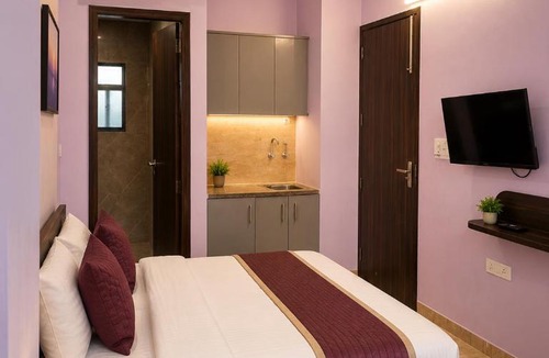 Sector 39 House | "The White Casa"- Sector 39 Near Medanta Medicity