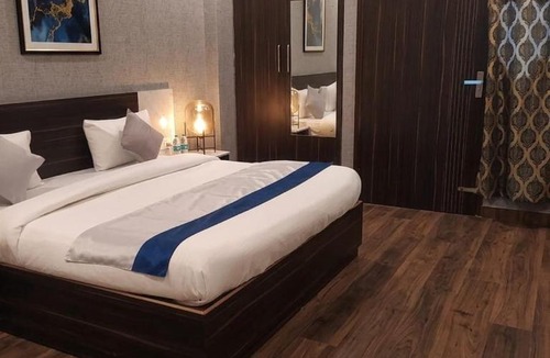 Sector 39 House | "The White Casa"- Sector 39 Near Medanta Medicity