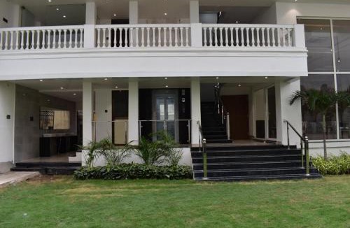 Gaya Hotel | The White Lotus