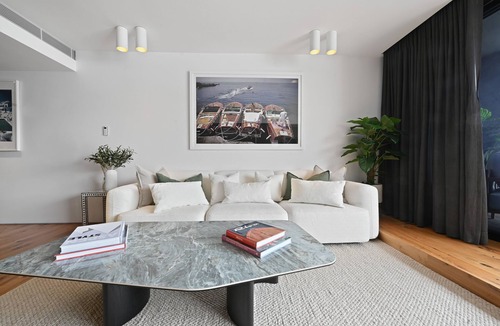 Woolloomooloo Apartment | This apartment is a 2 bedroom(s), 2 bathrooms, located in Woolloomooloo, NSW.