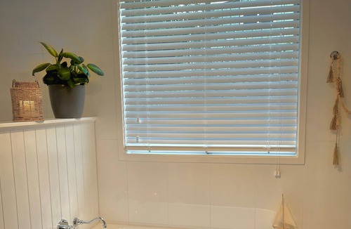 Tascott House | Tintern– Perfect for families - bay views & historic
