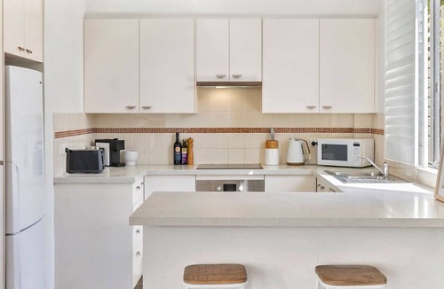 Manly Apartment | Top Floor 3 Bedroom Apartment - 50m to sand + parking