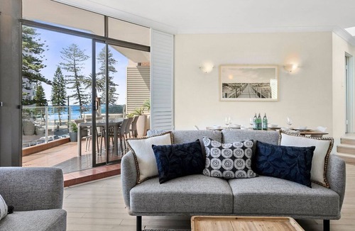 Manly Apartment | Top Floor 3 Bedroom Apartment - 50m to sand + parking