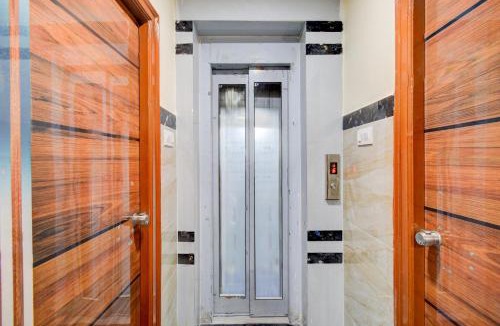 Nanakram Guda Hotel | Townhouse Financial District Circle Hyderabad