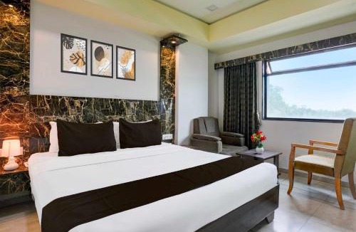 Anand Hotel | Townhouse Oak Gujarat Ganesh Chowkdi Bus Station
