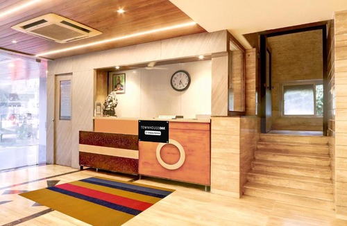 HITEC City Hotel | Townhouse Oak Madhapur Nera Regency