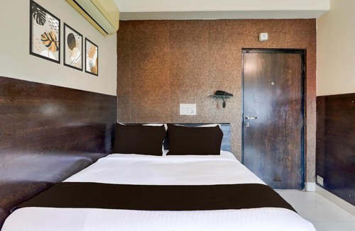 HITEC City Hotel | Townhouse Oak Madhapur Nera Regency