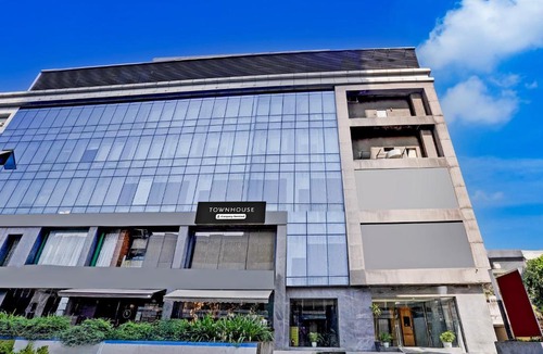 Vashi Hotel | Townhouse PBG Mall Vashi