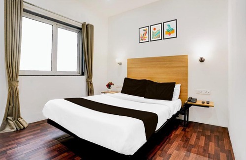 Vashi Hotel | Townhouse PBG Mall Vashi