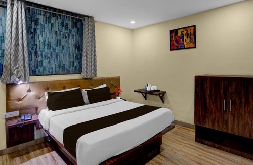 Kanpur Hotel | Townhouse Z Square Mall Formerly The Mall Road Inn