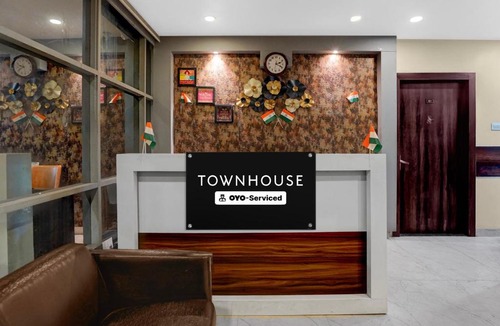 Kanpur Hotel | Townhouse Z Square Mall Formerly The Mall Road Inn