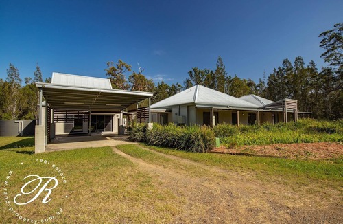 Bungwahl House | Tranquility in the bush close to lakes and beaches
