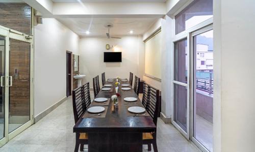 Pauri Hotel | Treebo AK Residency, Tapovan