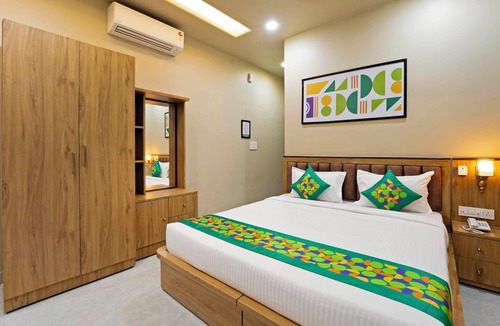 Amer Fort Road Hotel | Treebo Fort Mountview Jalmahal