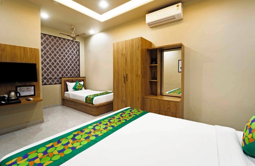 Amer Fort Road Hotel | Treebo Fort Mountview Jalmahal
