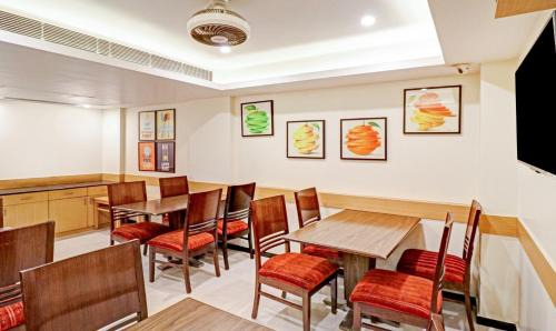 South West Hotel | Treebo Galaxy Rooms